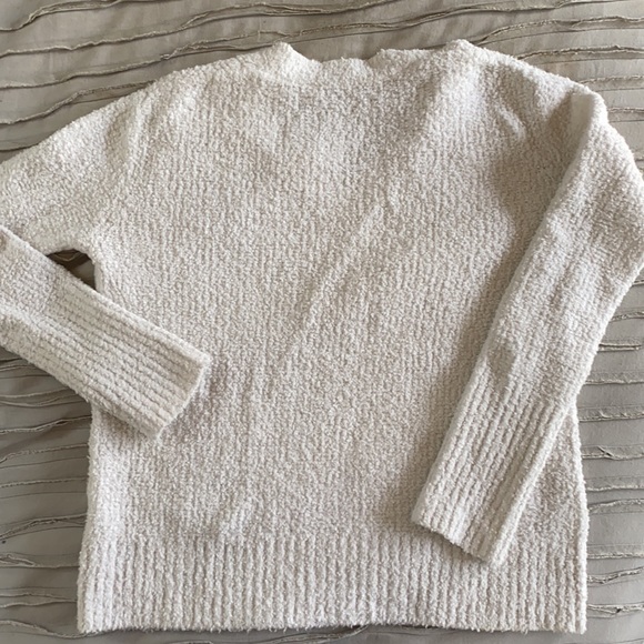 Vince Textured White V Neck Sweater - Picture 7 of 8